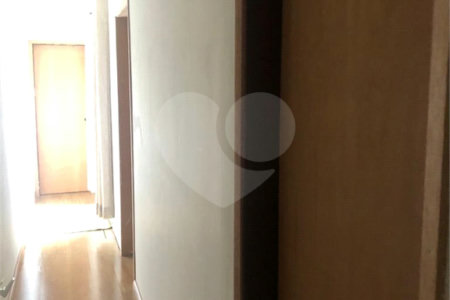 Casa à venda com 3 quartos, sendo 1 suíte, no condomínio Residencial Sabará, São Paulo - SP