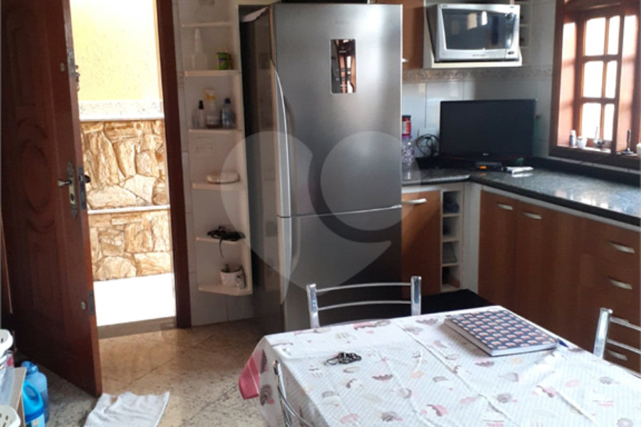 Sobrado à venda com 3 quartos, sendo 1 suíte, em Vila Nova Cachoeirinha, São Paulo, SP