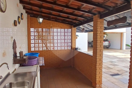 Sobrado à venda com 4 quartos, sendo 2 suítes, em Jardim Leonor, São Paulo, SP