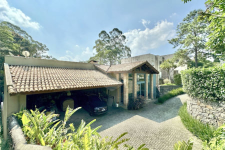 Casa à venda com 4 suítes no condomínio Parque das Artes, Embu das Artes - SP
