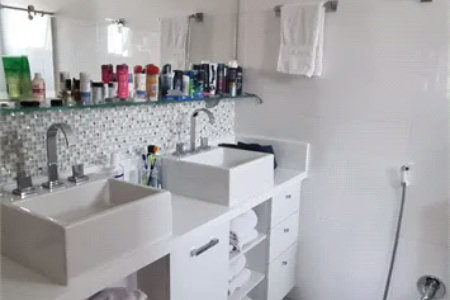 Casa à venda com 4 quartos, sendo 2 suítes,  no condomínio Casas de Windsor, São Paulo - SP