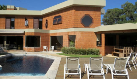 Casa de Vila à venda com 5 quartos, sendo 3 suítes,  em Morumbi, São Paulo, SP