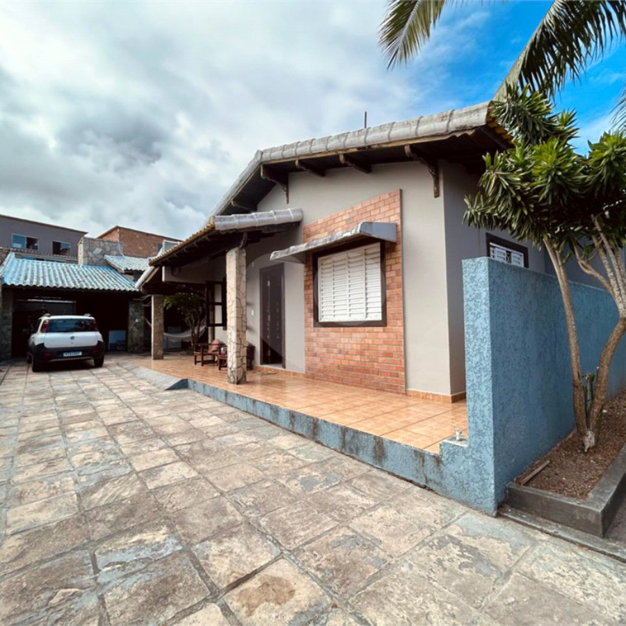 Casa à venda com 3 quartos, sendo 1 suíte, em Campinho, Porto Seguro, BA