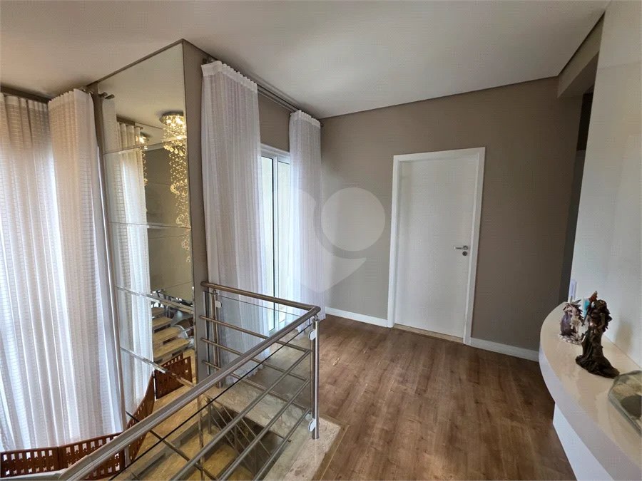 Casa à venda com 3 quartos, sendo 1 suíte,  no condomínio Santa Isabel I, Louveira - SP