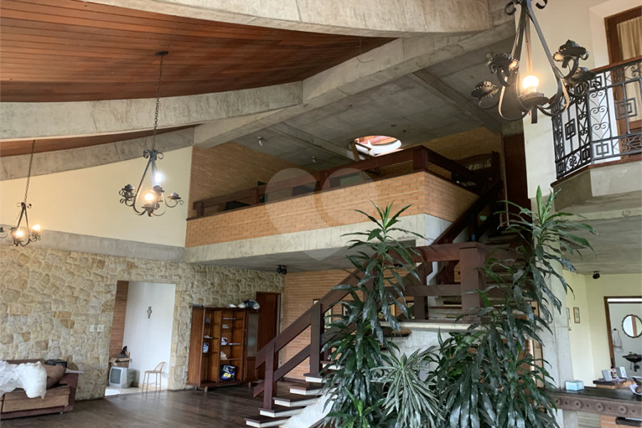 Sobrado à venda com 4 quartos, sendo 2 suítes,  em Tremembé, São Paulo, SP