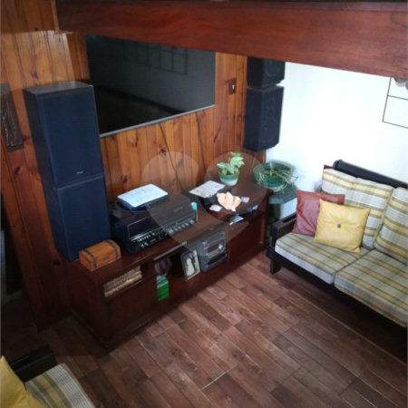 Sobrado à venda com 3 quartos, sendo 1 suíte,  em Vila Caputera, Mogi das Cruzes, SP