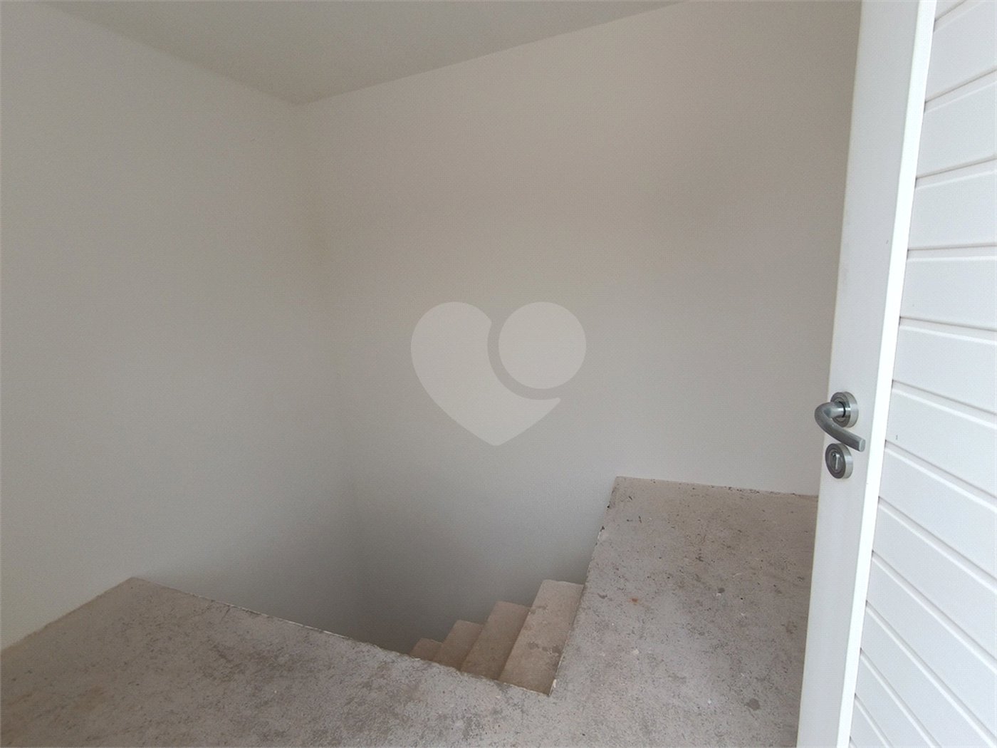 Apartamento à venda com 2 quartos, sendo 1 suíte, em Bairro do Cambará, São Roque, SP