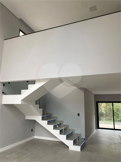 Casa à venda com 4 quartos, sendo 3 suítes, no condomínio Recanto dos Paturis, Vinhedo - SP