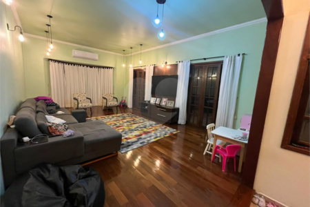 Casa à venda com 3 quartos, sendo 1 suíte, em Parque Santa Marta, São Carlos, SP