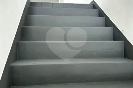 Galpão com 250m² , 4 vagas , para locação em Itaquera.