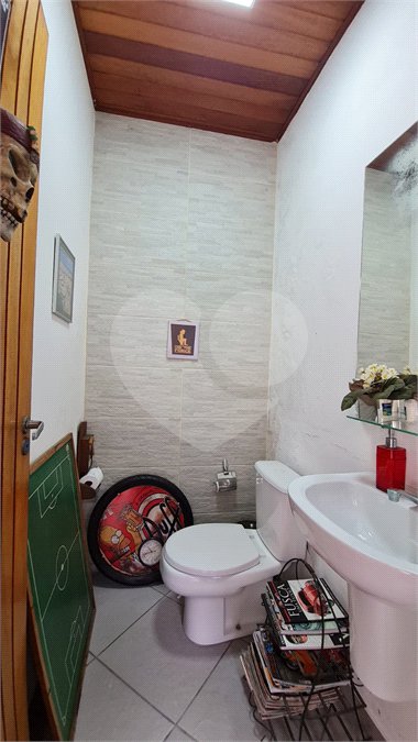Sobrado à venda com 3 quartos, sendo 1 suíte,  em Jardim Leocádia, Sorocaba, SP