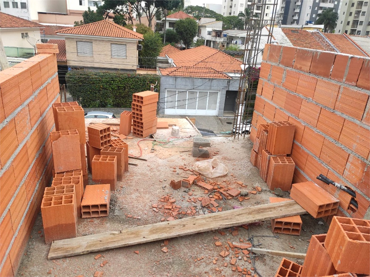 Casa para alugar com 1 quarto no condomínio Residencial Nivi, São Paulo - SP