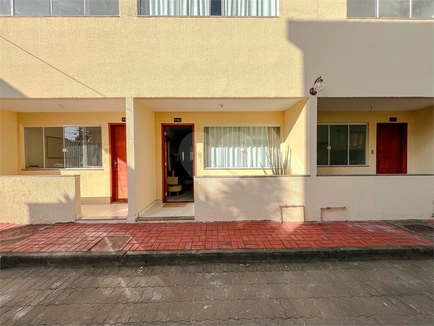 Casa à venda com 4 quartos, sendo 1 suíte, no condomínio Imperial Santa Cruz, Rio de Janeiro - RJ