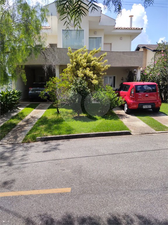 Casa à venda com 3 quartos, sendo 1 suíte, no condomínio Picollo Villaggio, Louveira - SP