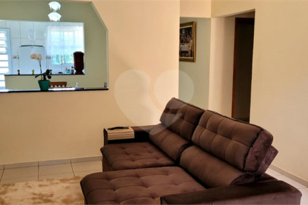Casa à venda com 3 quartos, sendo 1 suíte,  no Centro, Guararema, SP