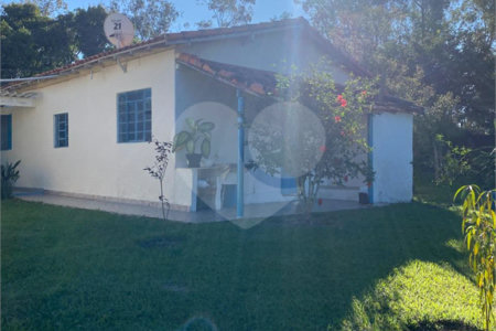 Chácara à venda com 5 quartos, sendo 2 suítes,  no Centro, Sarapuí, SP