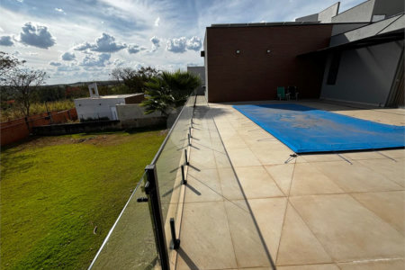 Casa à venda com 3 quartos, sendo 2 suítes, no condomínio Terras de Mont Serrat, Salto - SP