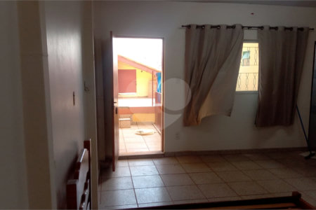Casa à venda com 3 quartos, sendo 1 suíte, em Vila Medeiros, São Paulo, SP
