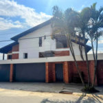 Sobrado à venda ou para alugar com 4 quartos, sendo 3 suítes, em Serra da Cantareira, Mairiporã, SP
