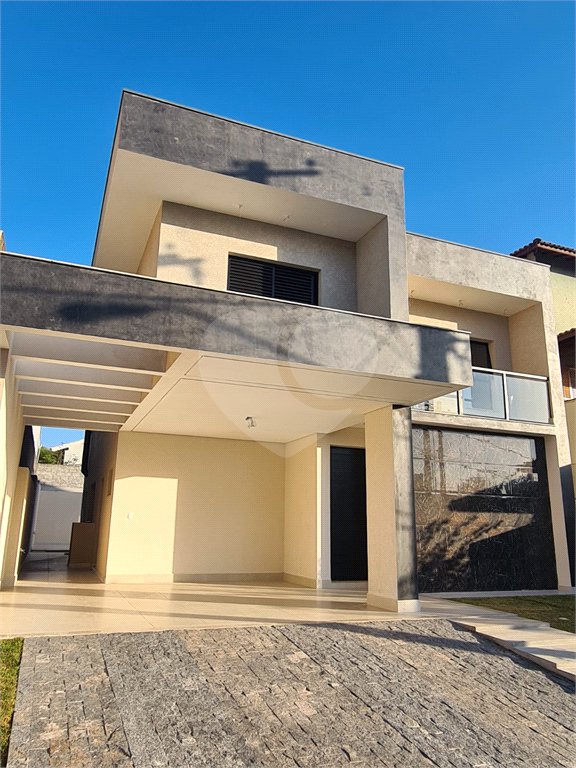 Casa à venda com 3 suítes no condomínio Loteamento Recanto dos Paturis, Vinhedo - SP