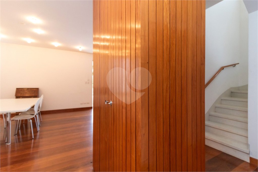 Casa à venda com 4 quartos, sendo 1 suíte, em Jardim Novo Mundo, São Paulo, SP