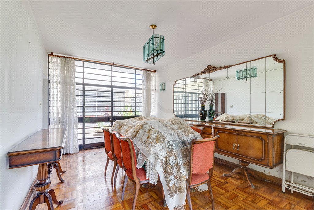 Sobrado à venda com 5 quartos, sendo 2 suítes, em Brooklin, São Paulo, SP