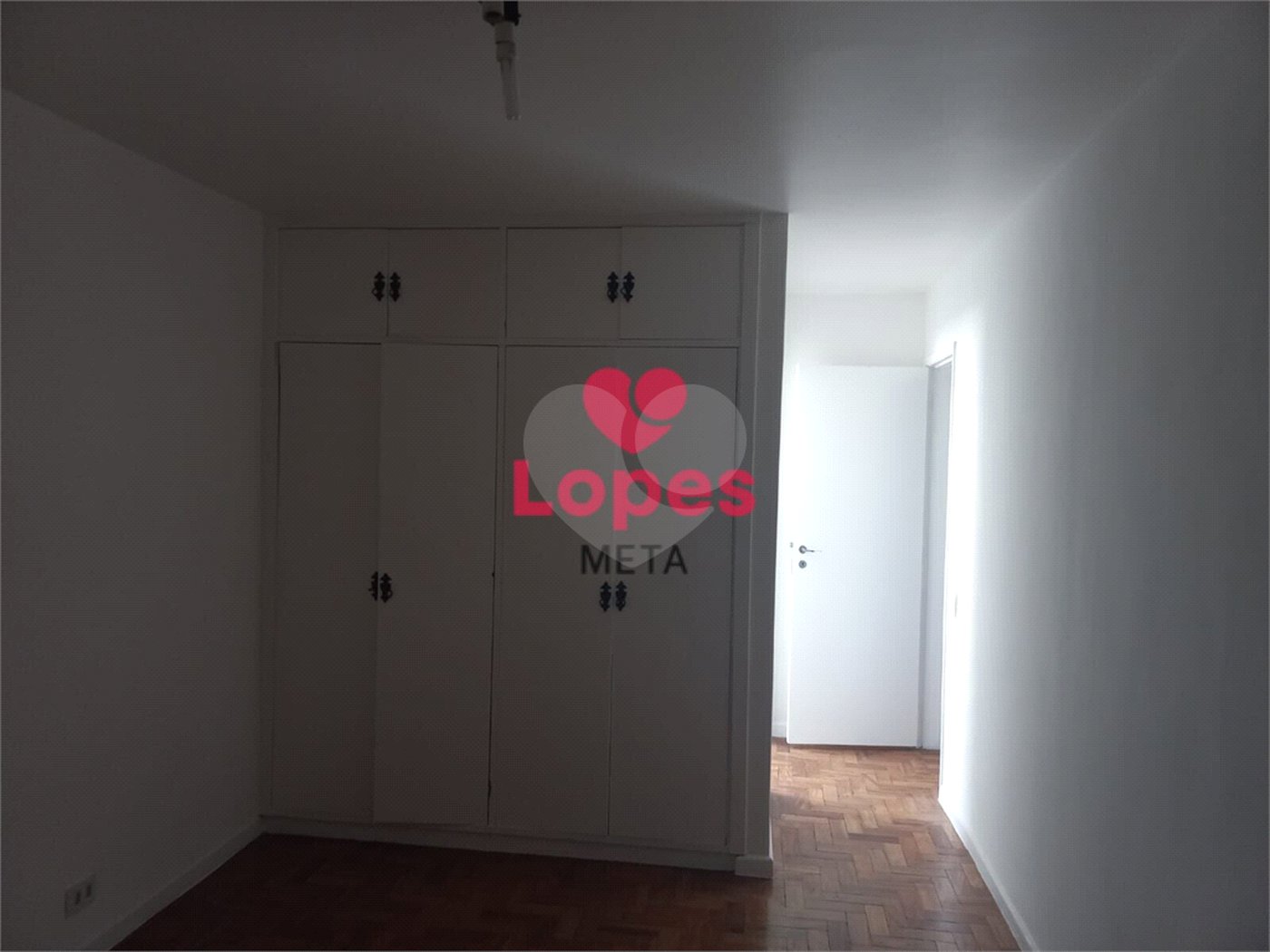 Apartamento à venda com 4 quartos, sendo 2 suítes,  em Vila Adyana, São José dos Campos, SP