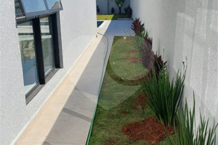 Casa à venda com 3 suítes no condomínio Shambala III, Atibaia - SP