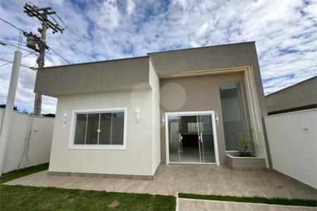 Casa à venda com 2 quartos, sendo 1 suíte, em Guriri, Cabo Frio, RJ