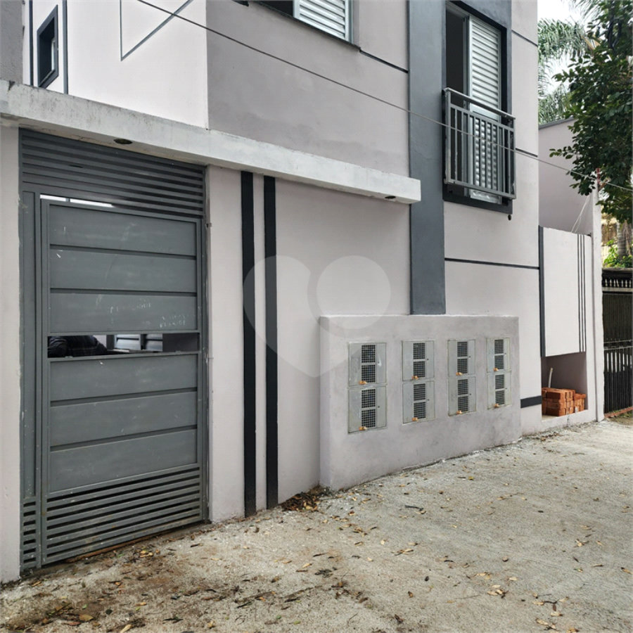 Casa à venda com 2 quartos, sendo 1 suíte, no condomínio Residencial Sanches, São Paulo - SP