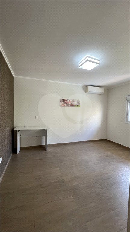Casa à venda com 3 quartos, sendo 2 suítes, no condomínio Mirante do Horto, São Paulo - SP