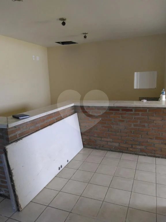 Imóvel Comercial para Venda ou Locação em ótima localização na Rua Palacete das Águias, 300.