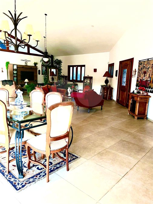 Casa à venda com 4 suítes no condomínio Residencial Vale das Laranjeiras, Indaiatuba - SP