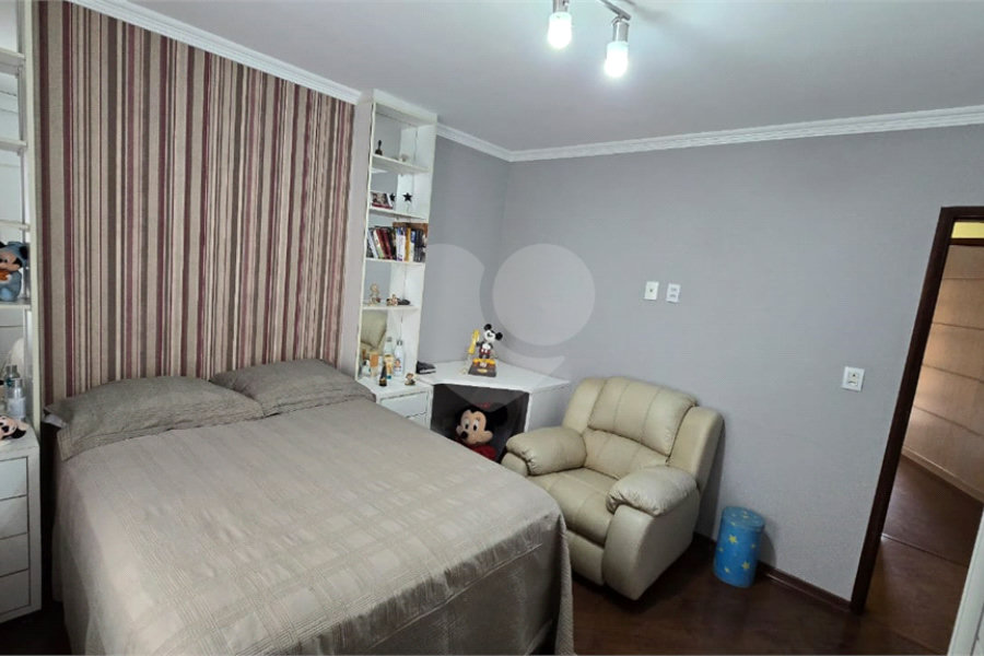 Sobrado à venda com 4 quartos, sendo 1 suíte, em Jardim Regina, São Paulo, SP
