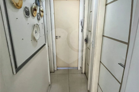 Casa à venda com 3 quartos, sendo 2 suítes, no condomínio Laura Serra, Rio de Janeiro - RJ