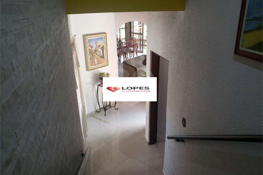 Casa à venda com 4 quartos, sendo 2 suítes, no condomínio Alpes da Cantareira, Mairiporã - SP