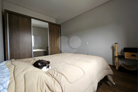 Casa à venda com 4 quartos, sendo 1 suíte,  no condomínio Jardim Shangri-lá, Atibaia - SP