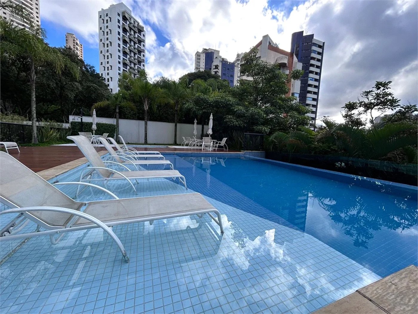 Apartamento à venda com 3 suítes em Vila Suzana, São Paulo, SP