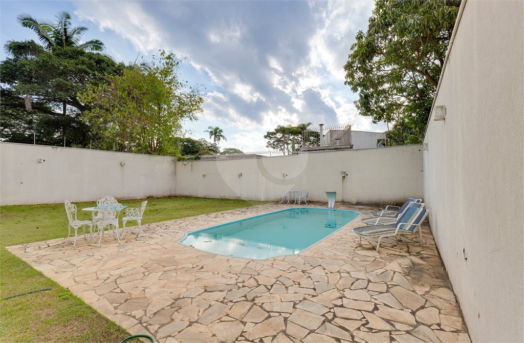 Sobrado à venda com 4 quartos, sendo 2 suítes,  em Granja Julieta, São Paulo, SP