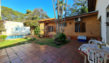 Casa à venda com 3 quartos, sendo 1 suíte, em Interlagos, São Paulo, SP