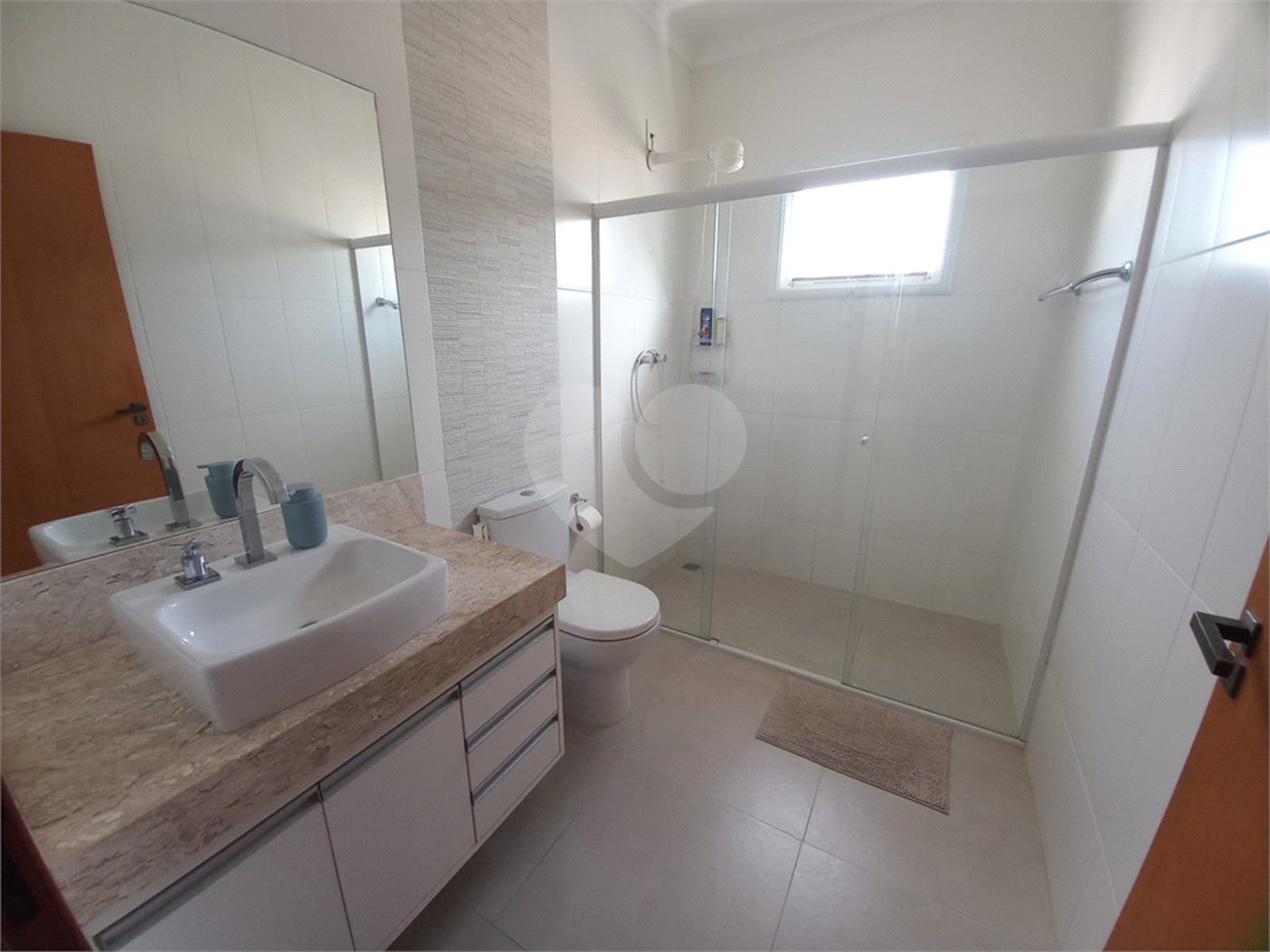 Casa à venda com 3 quartos, sendo 1 suíte, no condomínio São Domingos, Valinhos - SP