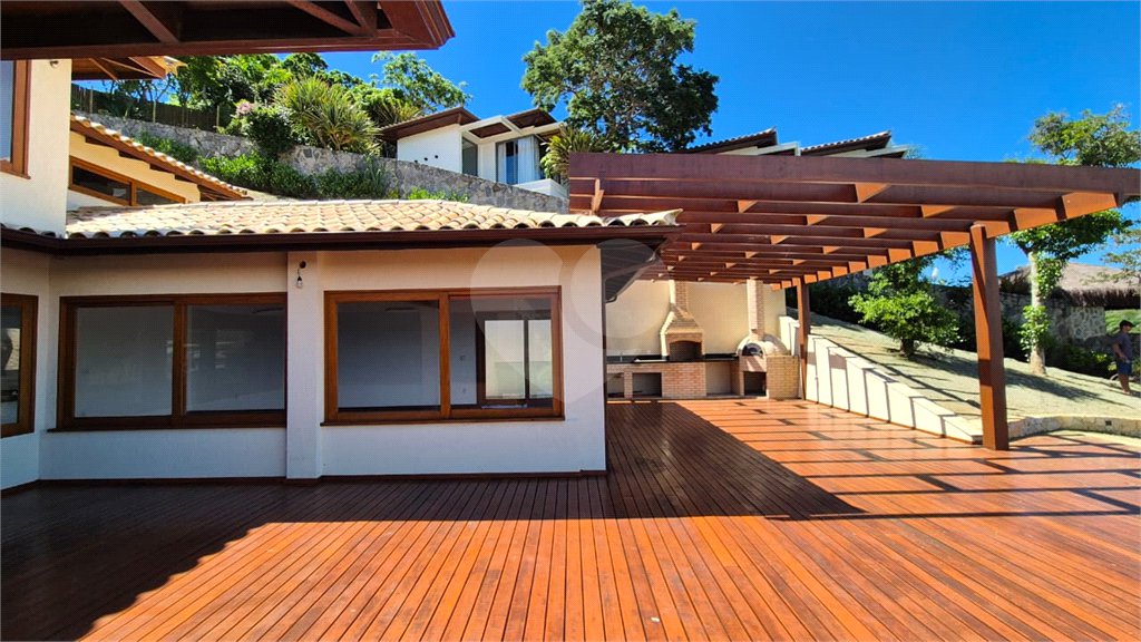 Casa à venda com 8 quartos, sendo 7 suítes, em Ferradura, Armação dos Búzios, RJ