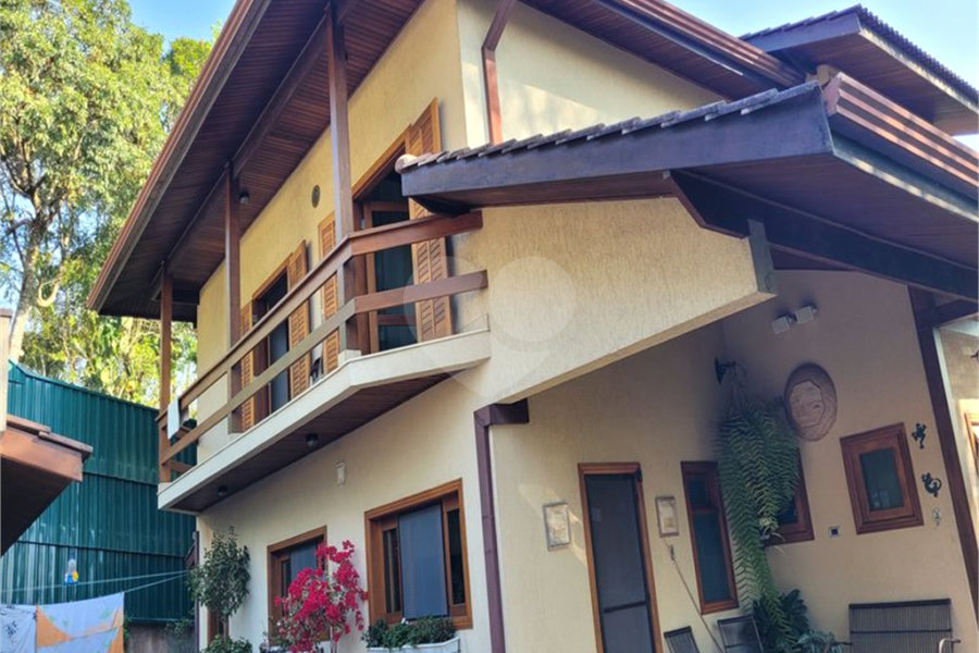 Casa à venda com 4 quartos, sendo 2 suítes, no condomínio Alpes da Cantareira, Mairiporã - SP