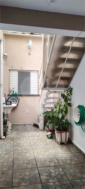 Sobrado à venda com 3 quartos em Vila Maria de Maggi, Suzano, SP
