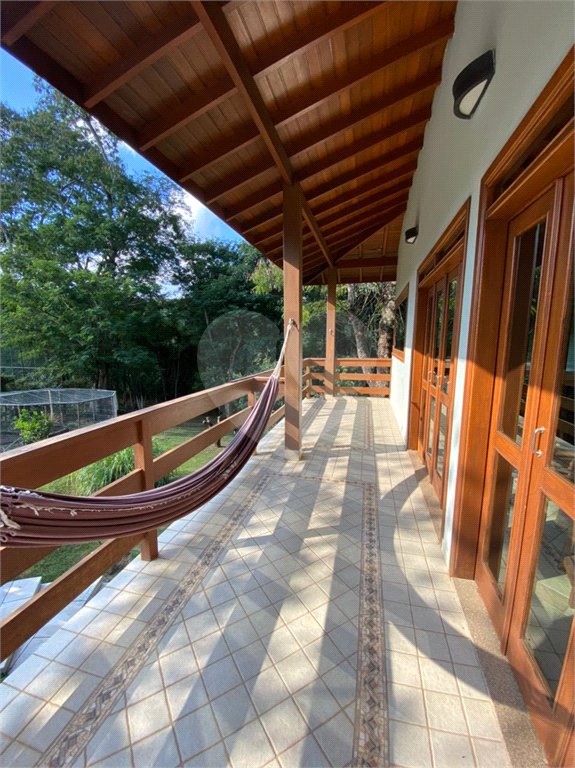 Casa à venda com 5 quartos, sendo 2 suítes, no condomínio Capela do Barreiro, Itatiba - SP