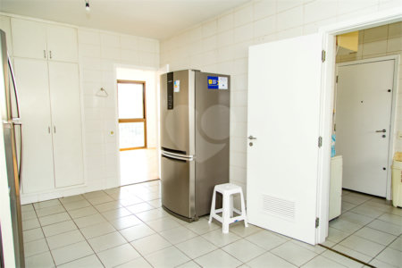 Apartamento à venda com 3 suítes em Moema, São Paulo, SP