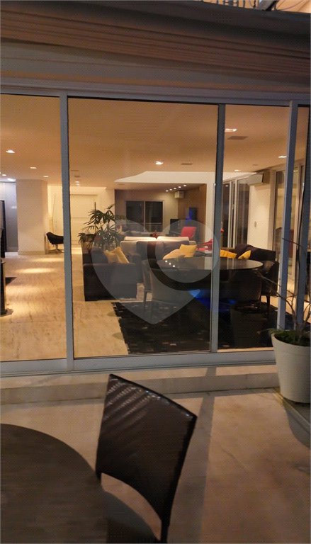 Casa à venda com 4 suítes no condomínio Villaggio Houda, São Paulo - SP