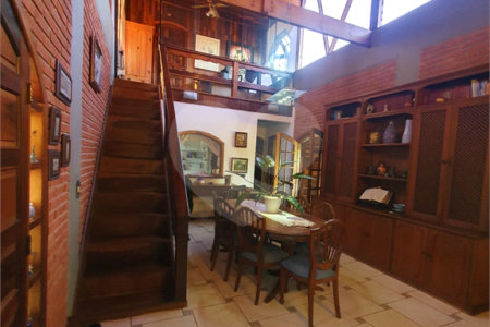 Casa à venda com 4 quartos, sendo 2 suítes,  no condomínio Vinhas da Vista Alegre - Lado Café, Vinhedo - SP