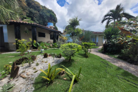 Casa à venda com 4 quartos, sendo 2 suítes, no Centro, Santa Cruz Cabrália, BA