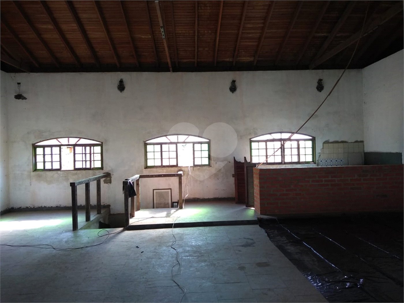 Casa à venda com 5 quartos, sendo 2 suítes, no condomínio Terras de Santa Rosa, Salto - SP
